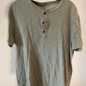 Olive green short sleeve Henley. Banana republic. Size small
